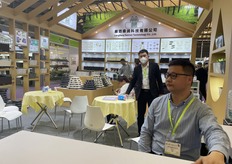 Various trays available at the stand of LangFang Senrun Service Technology from China.